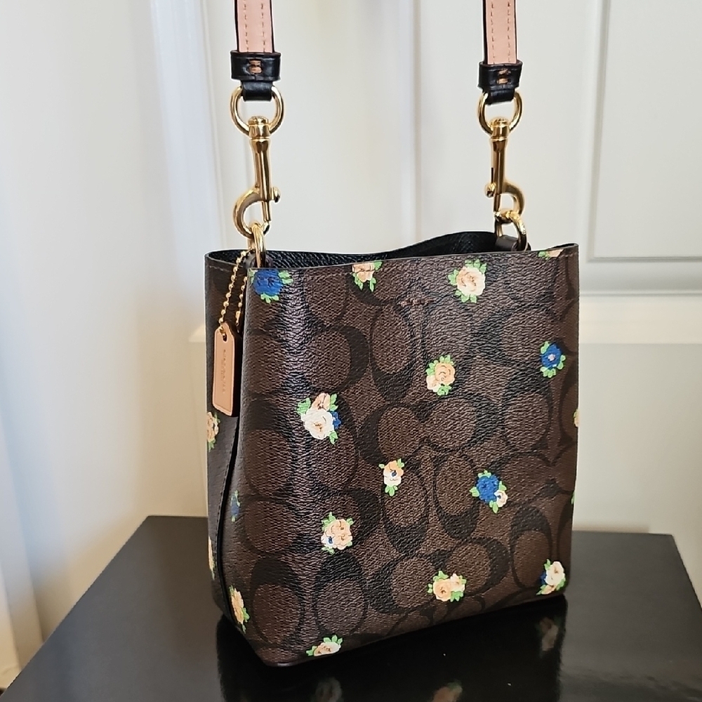 Coach NWOT Mini Town Bucket Bag Signature Canvas Vintage Mini Rose Print - Picture 11 of 14